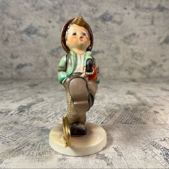 Goebel 1991 Final Issue #926 Globe Trotter Figurine Made in Germany - Picture 3 of 10